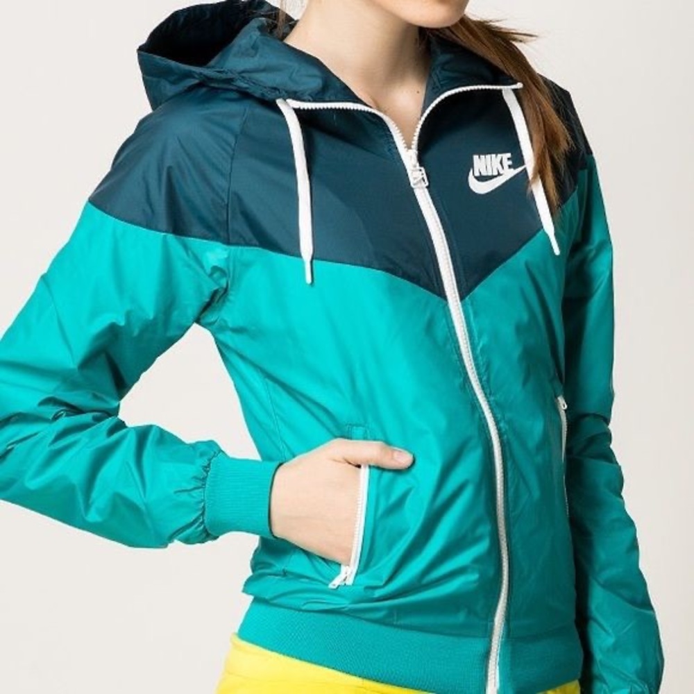 Nike teal/navy windbreaker jacket size medium